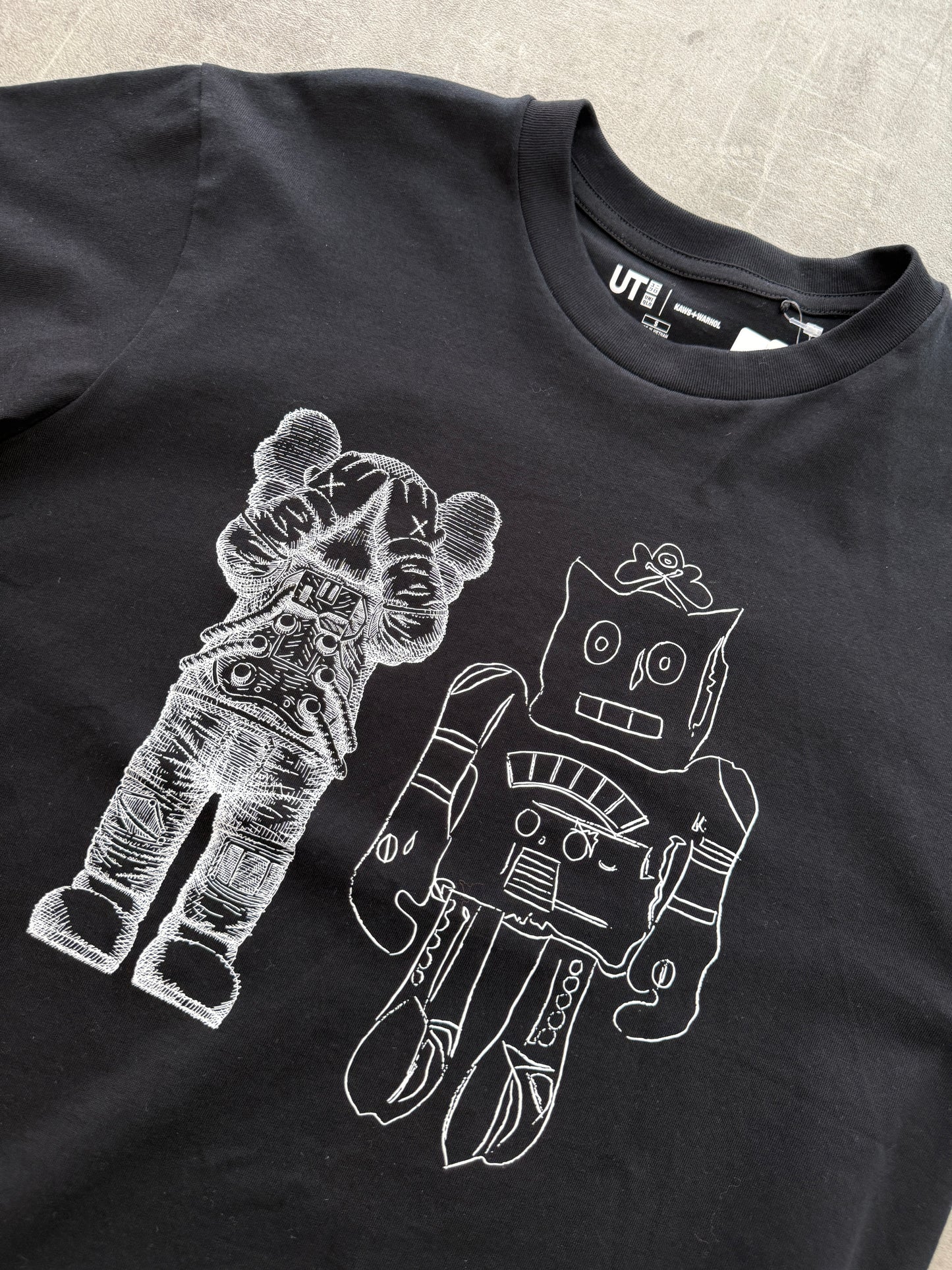 Kaws x Uniqlo T-Shirt black